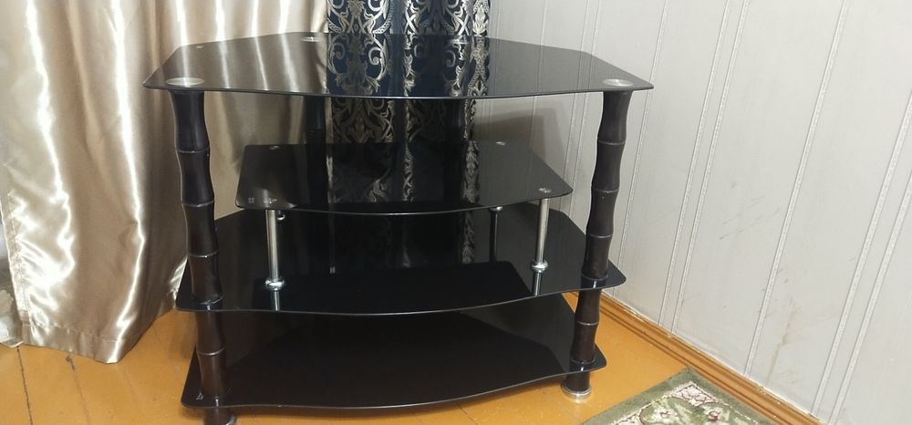 Стеклянная тумба