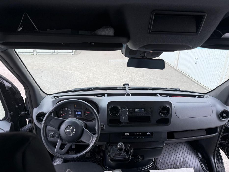 Mercedes-Benz. Sprinter