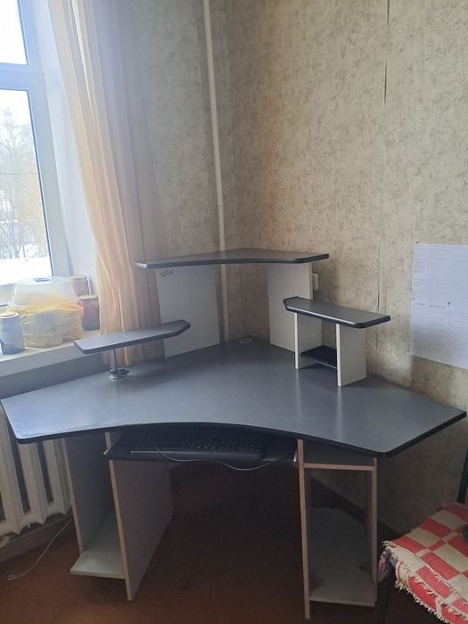 Отдам даром компьютерный стол