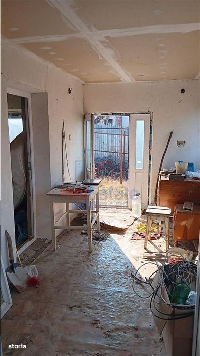 Sat Cercu com Barnova Teren 3000mp cu casa batranesca la str asfaltata