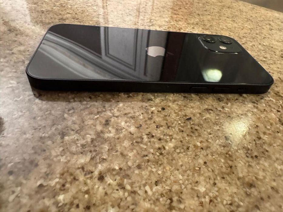 IPhone 12 идеальный без ремонта
