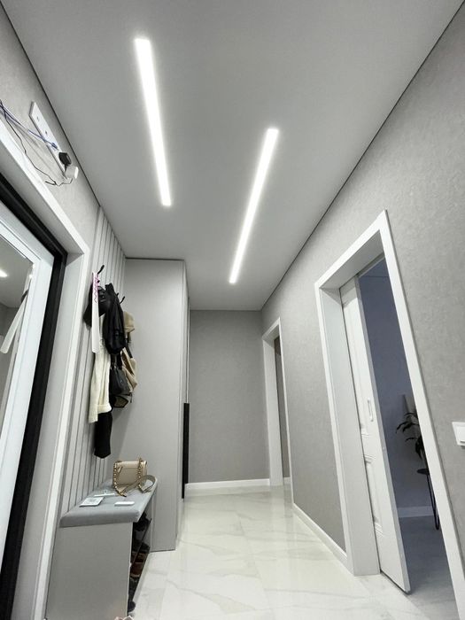 Опънати тавани в хол, спалня, баня, коридор и офиси