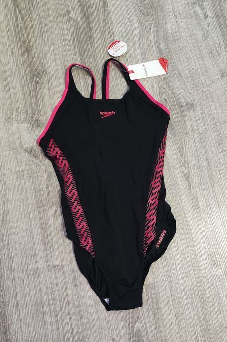 Нов дамски цял бански костюм Speedo в размер 44 (L).