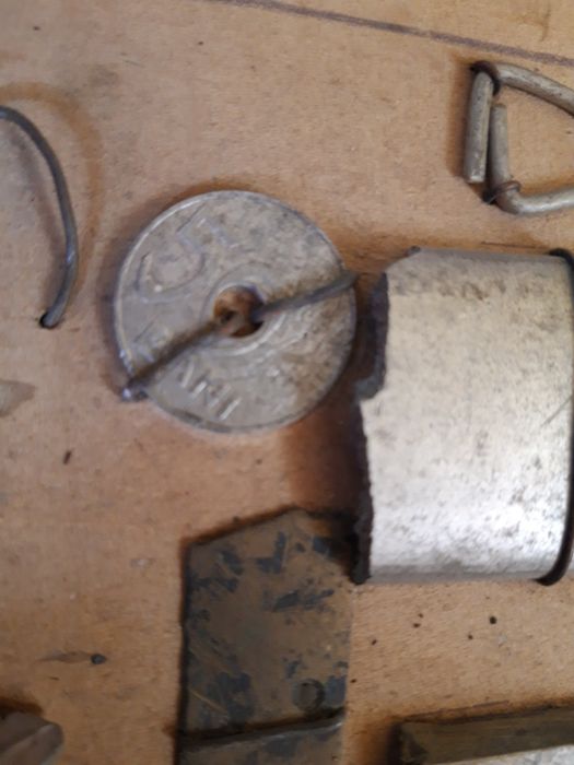 Tabla lemn cu metale feroase si neferoase, vintage.