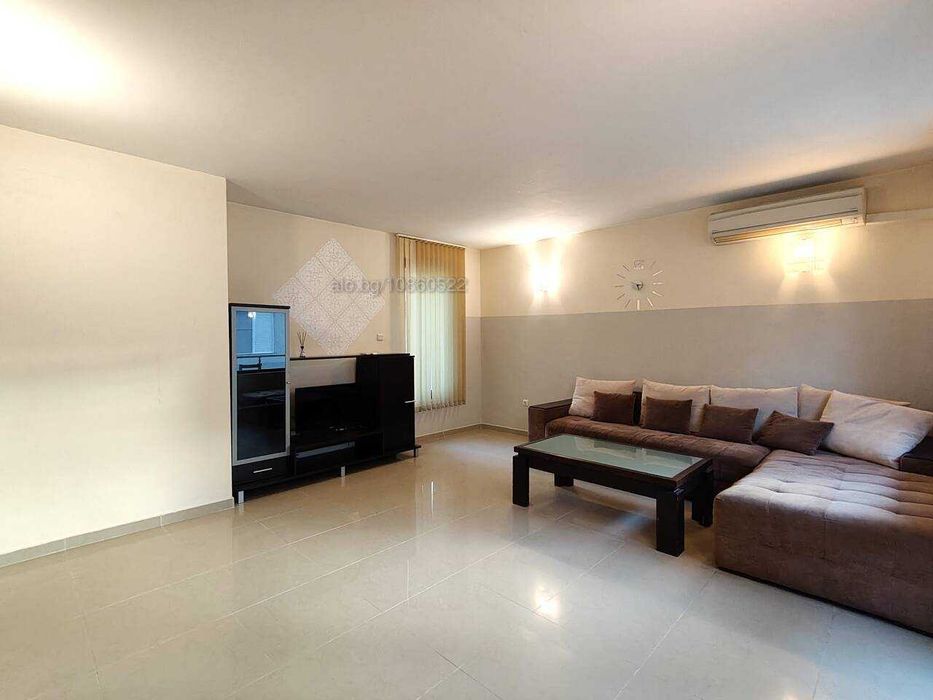 Дава се под наем Двустаен апартамент в Несебър - 72 кв.м за 274 € - Снимка #1