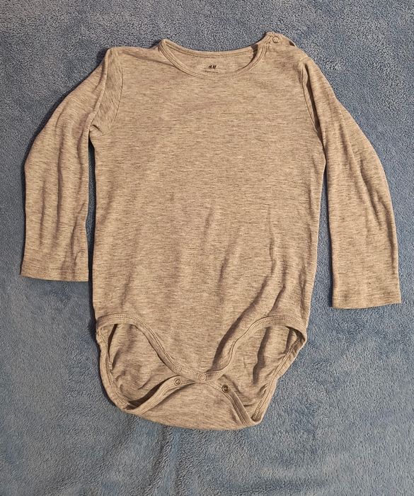 Set 2 body cu maneca lunga. H&M, marimea 104
