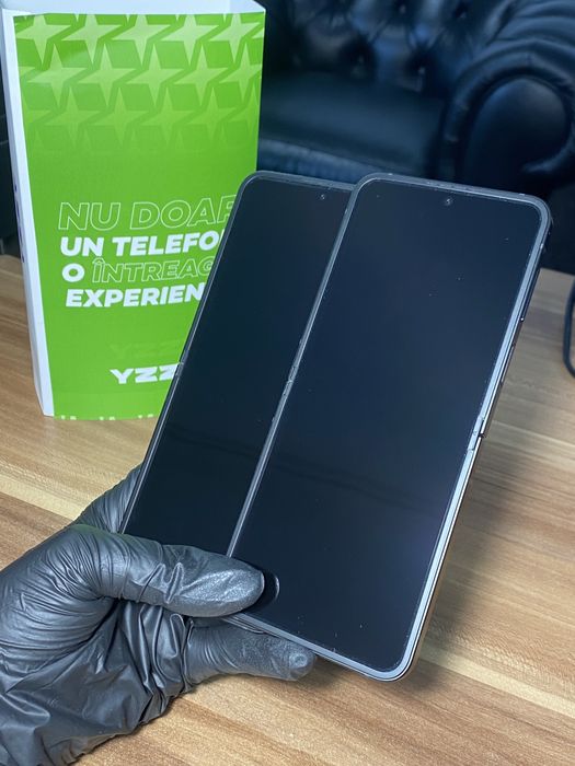 Samsung Galaxy Z Flip7 FE • 256 GB • Black