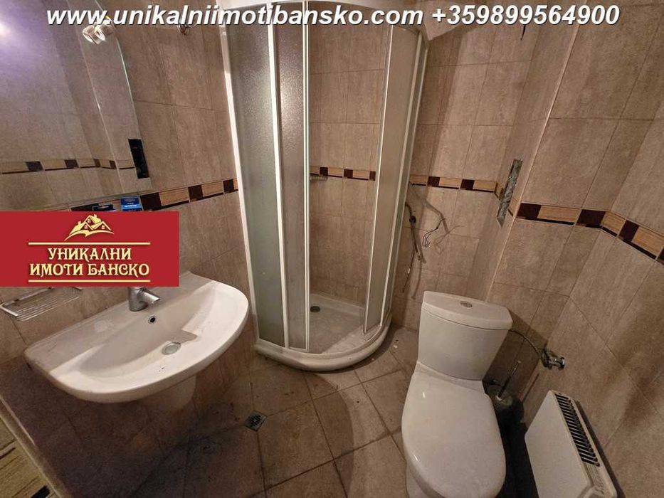 Тристаен апартамент  в обикновена жилищна сграда