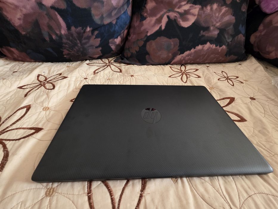 Laptop hp 17" intel core 7 150u