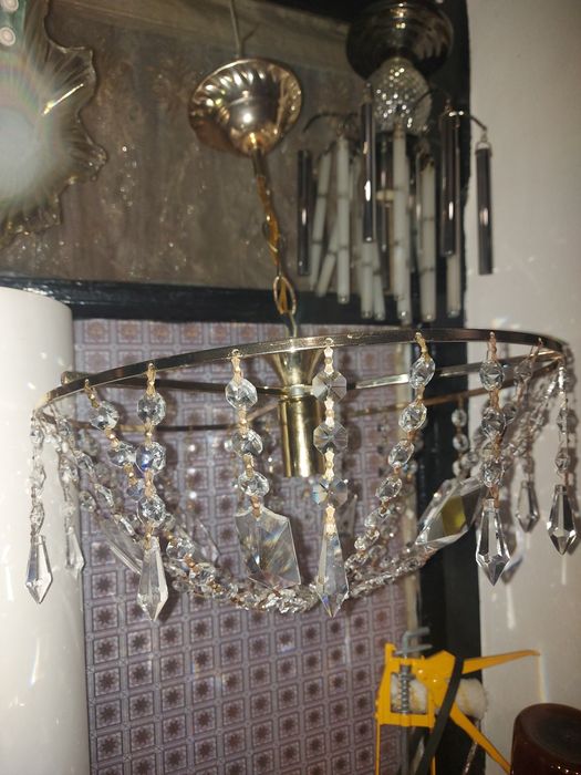 Срочно продам люстру