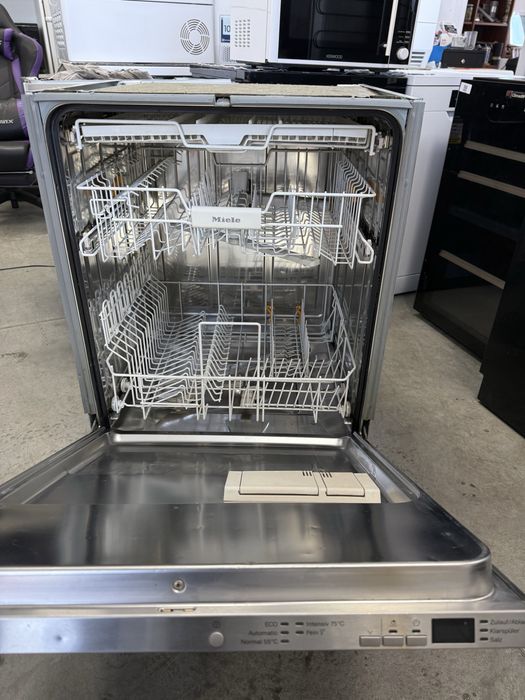 Съдомиялна машина за вграждане MIELE 60см, 3бр кошници,