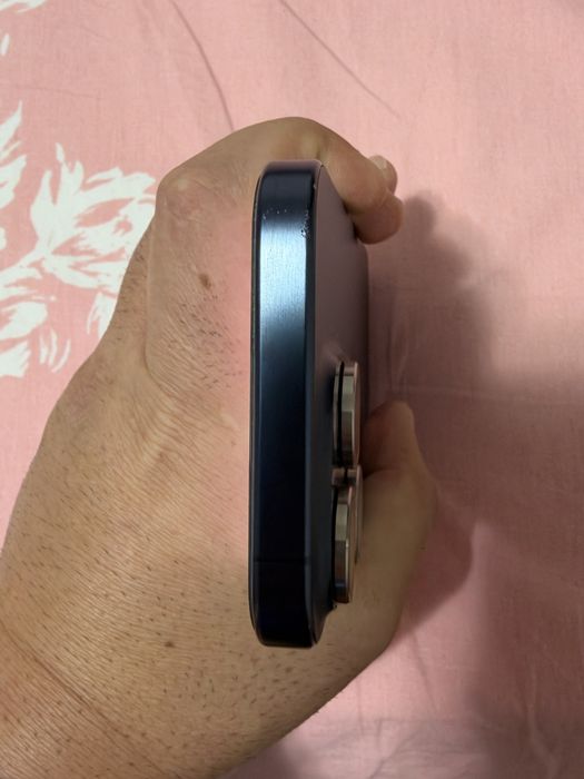 Iphone 15 pro albastru
