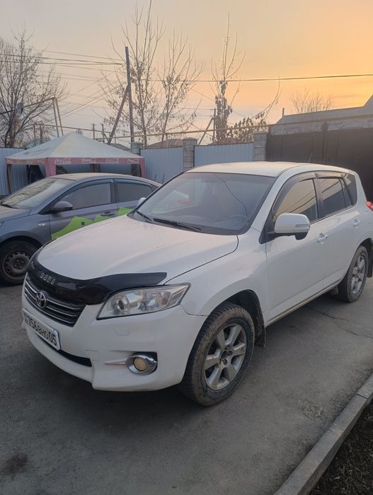 Тойота Рав 4 2011 года