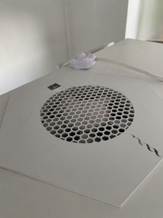 Маникюрный стол с вытяжкой