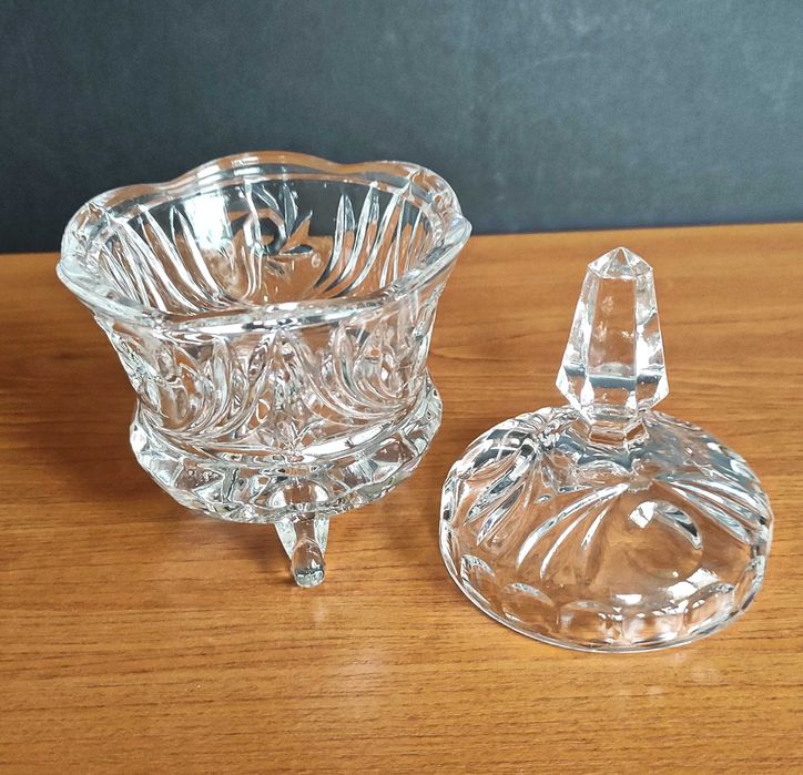 Кристална захарничка на крачета