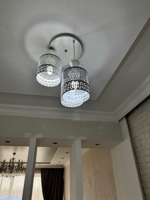 Продам люстры разные.