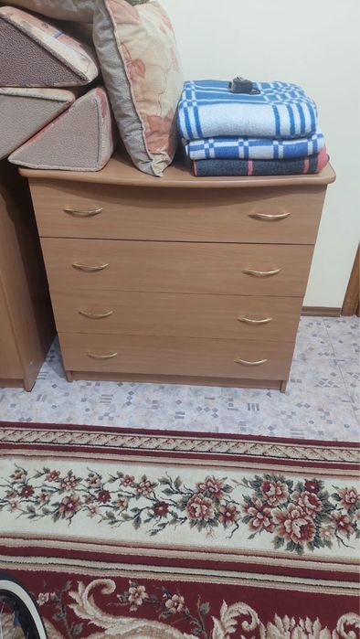 Продам спальный гарнитур