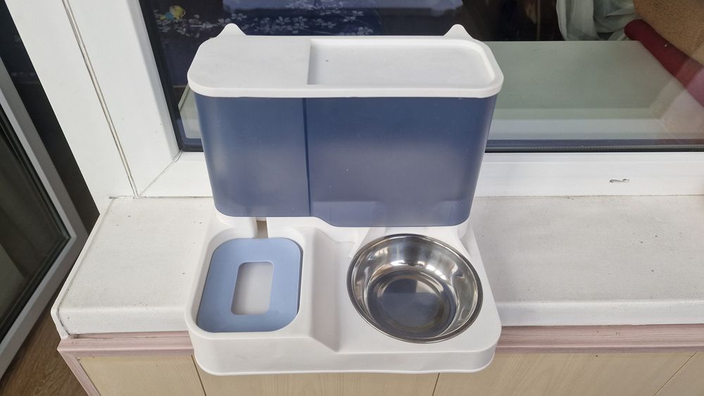 Кормушка для кошек и собак