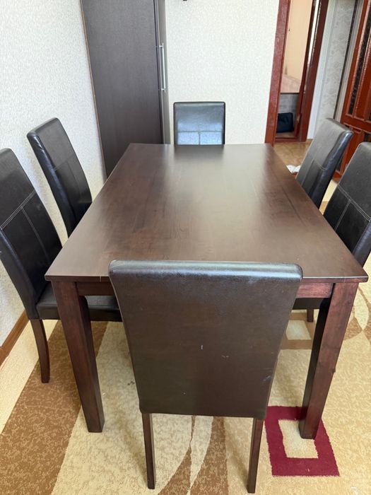 Продам стол для гостинной