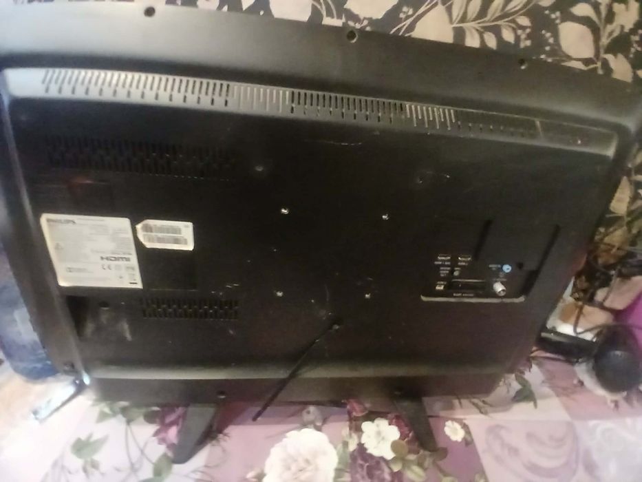 Vând o plasmă tv Philips