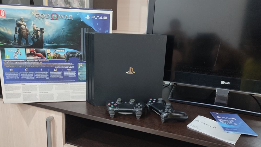 Продаю PS4 pro   1 tb