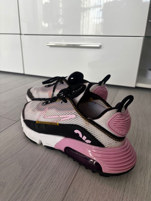 Оригинални дамски  маратонки Найк