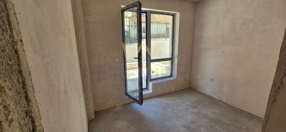 Продава се Двустаен апартамент в Варна, Аспарухово - 57 кв.м за 1327 €/кв.м - Снимка #2