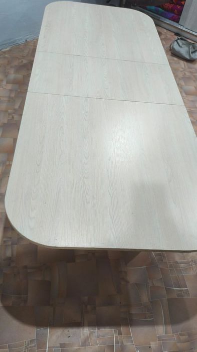 Продам стол в хорошем состоянии.