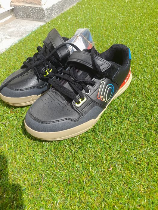 Papuci Five Ten Hellcat clips