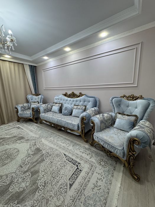 Продам диван с креслами