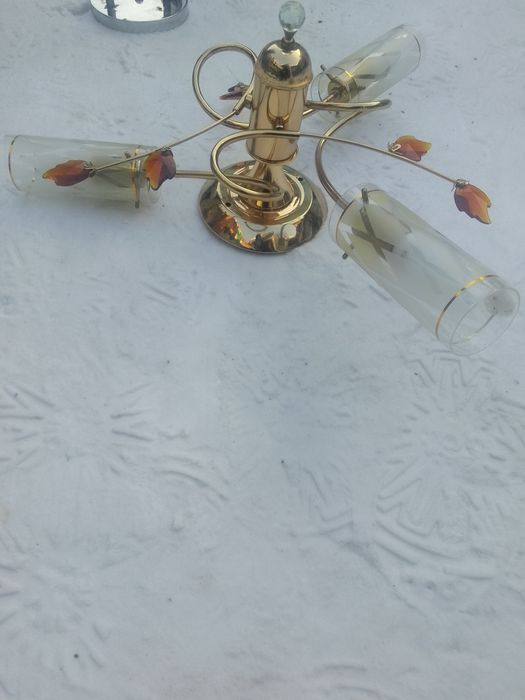 Продам люстры рабочии.