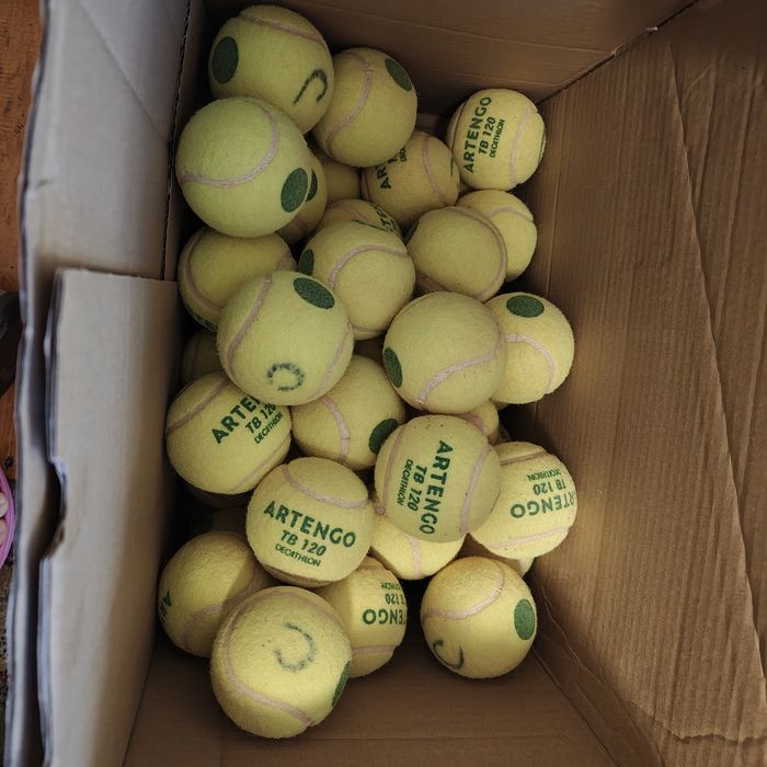 Mingii tenis ARTENGO cu bulină verde, stare bună, 58 buc