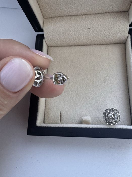 Продам сережки белое золото