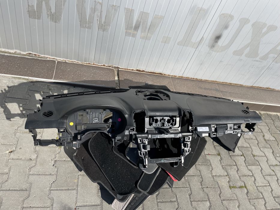 Кожено Арматурно Табло за Mercedes GLE GLS W166 X166 W292