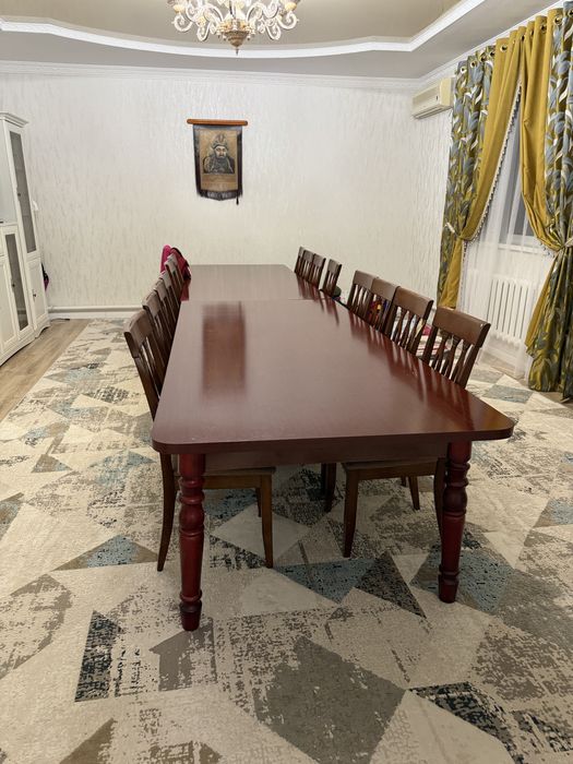 Стол со стульями