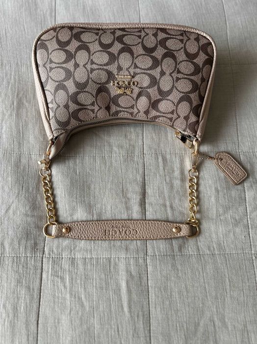 Бежова дамска чанта COACH