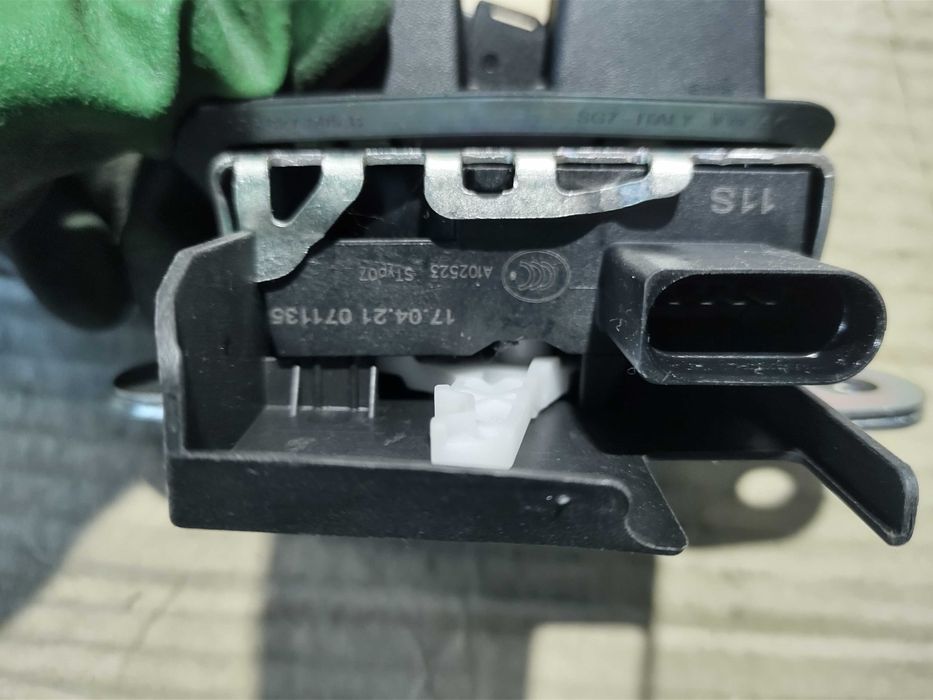 Брава Задна Врата Багажник VW ID.3 E11 pro