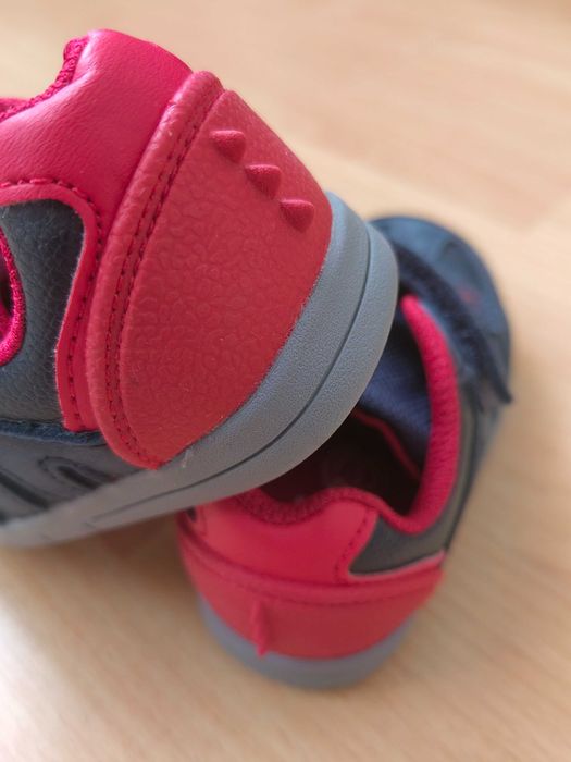 Детски обувки Clarks! НОВИ !