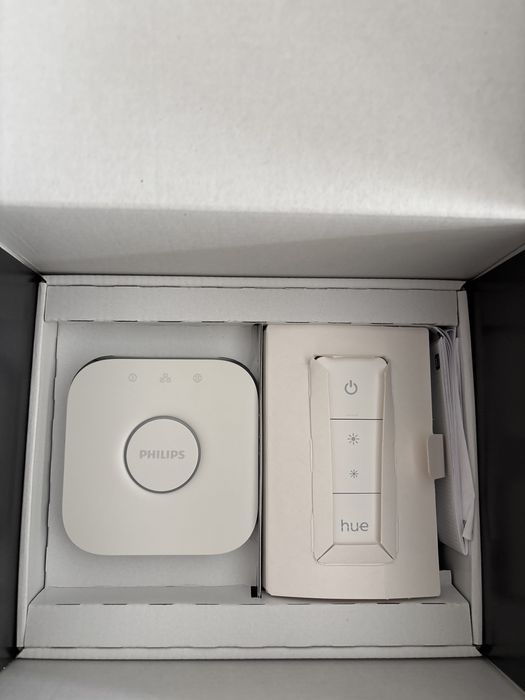 Pachet 3 becuri LED RGB Philips Hue+bridge+telecomanda