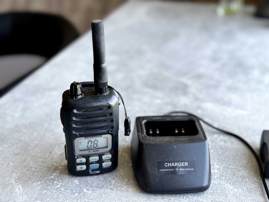 Морска / Речна преносима УКВ VHF радиостанция ICOM IC-M88