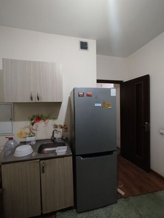 Sotiladi srochni 1 xona