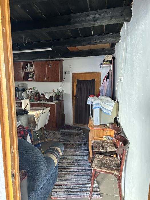 Proprietar nu concesiune.Garaj str 8 Martie  toate utilitatile 2 camere lumina,apa,canalizare ,beci,pod!