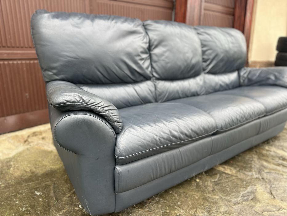 Кожен диван с 3 седалки с колелца