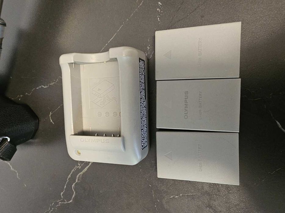 Olympus OM-D E-M10 Mark II la cutie Obiectiv 40-150mm/3 baterii/geanta