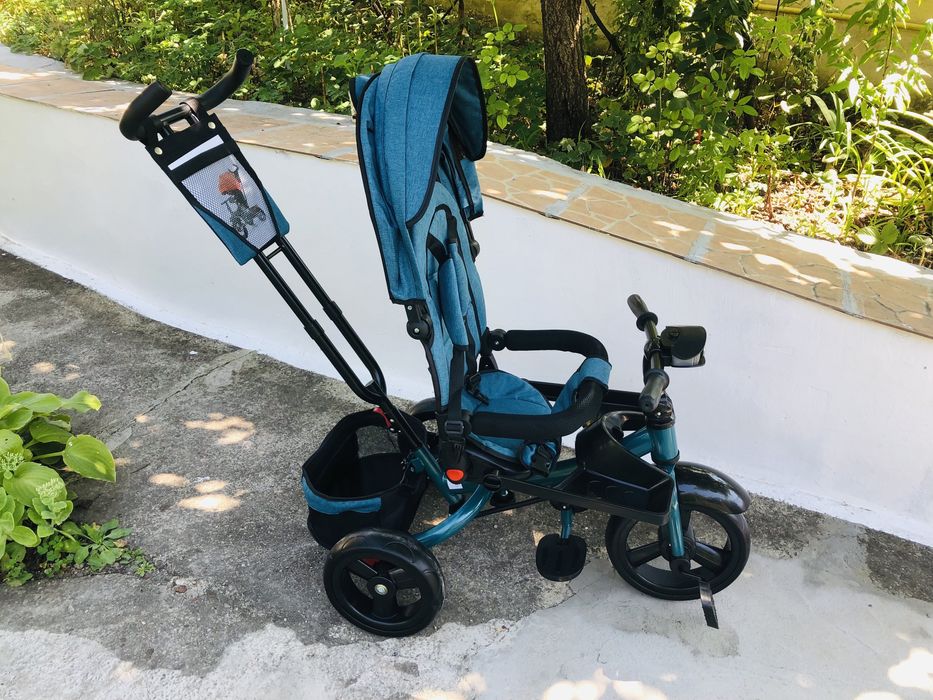 Tricicleta cu pozitie de somn si far cu melodii si jocuri de lumini