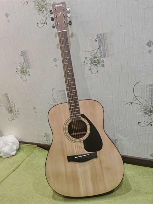Acoustic guitar, sumka si bilan