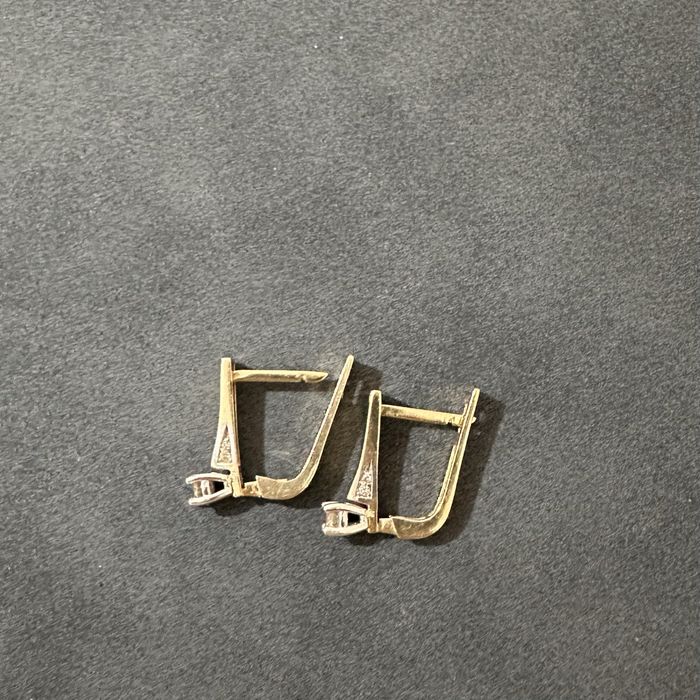 серьги золота с бриллиантом