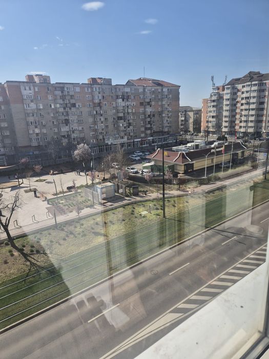 Închiriez apartament cu 2 camere
