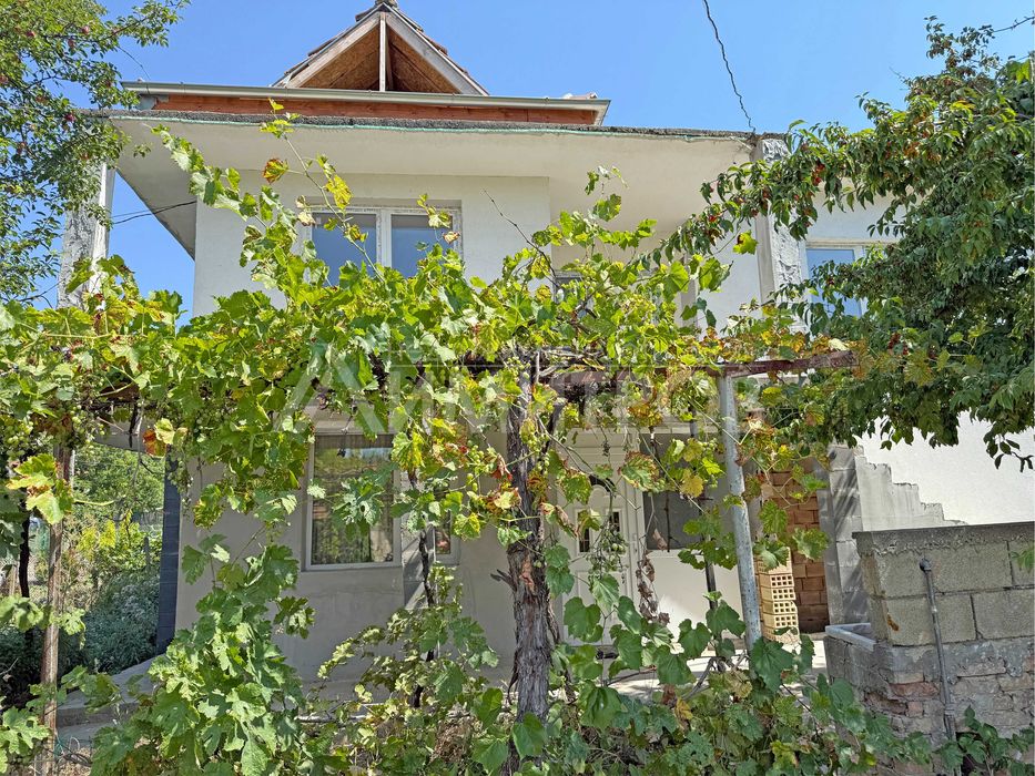 Продава се Къща в с. Стоян Михайловски, Област Шумен - 162 кв.м за 463 €/кв.м - Снимка #1