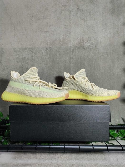Yeezy 350v2 marimea 43 (fit 42.5)